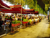 caf&eacute; at night