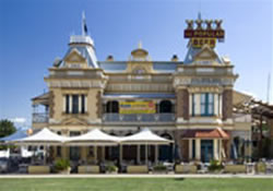 Breakfast Creek Hotel