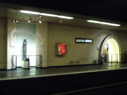 Louvre station
